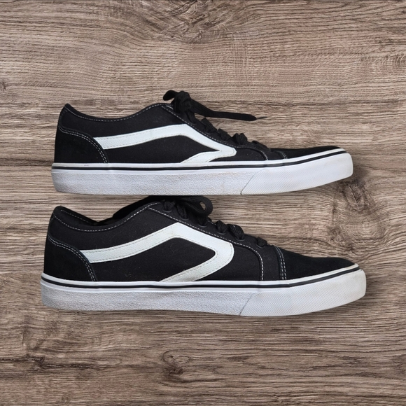 Athletic Works Black and White Men's Sneakers Size 9 - Picture 3 of 7